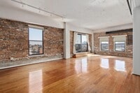 Building Photo - 432 E Rich St