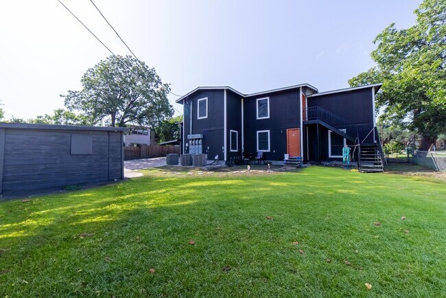 Building Photo - 2326 Cincinnati Ave