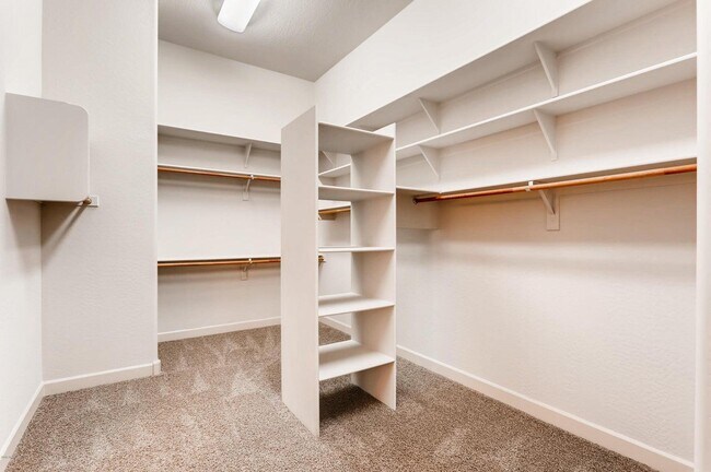 Building Photo - 15865 W Vernon Ave