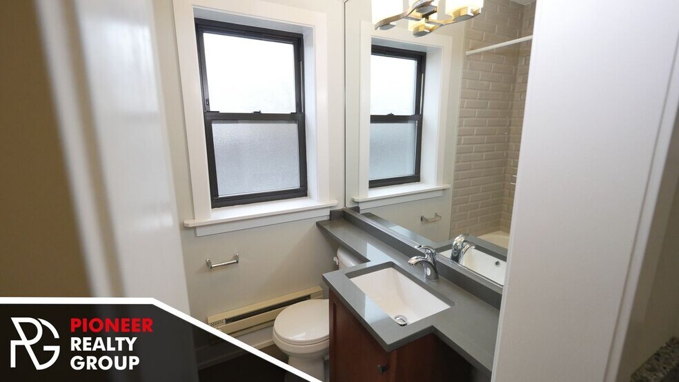 Building Photo - 550 W Arlington Pl