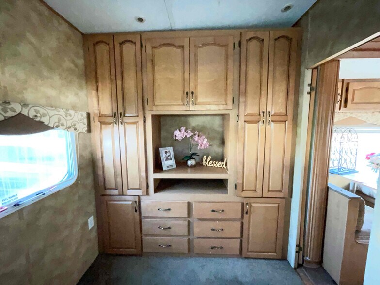 Building Photo - 210 San Antonio Cir