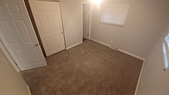 Building Photo - Spacious 3 Bedroom 1.5 Bath Located in Was...