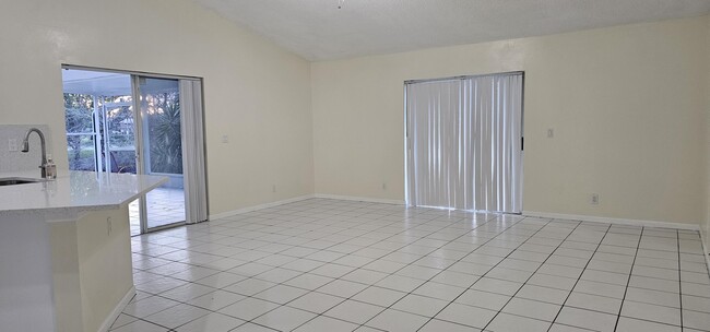 Building Photo - 1488 Fairway Cir