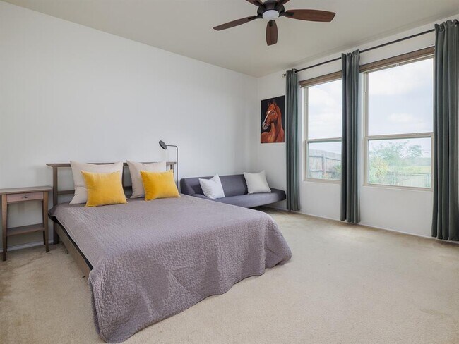 Building Photo - 133 Carlina Lp