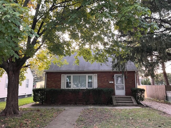 Building Photo - 1307 Highland Ave