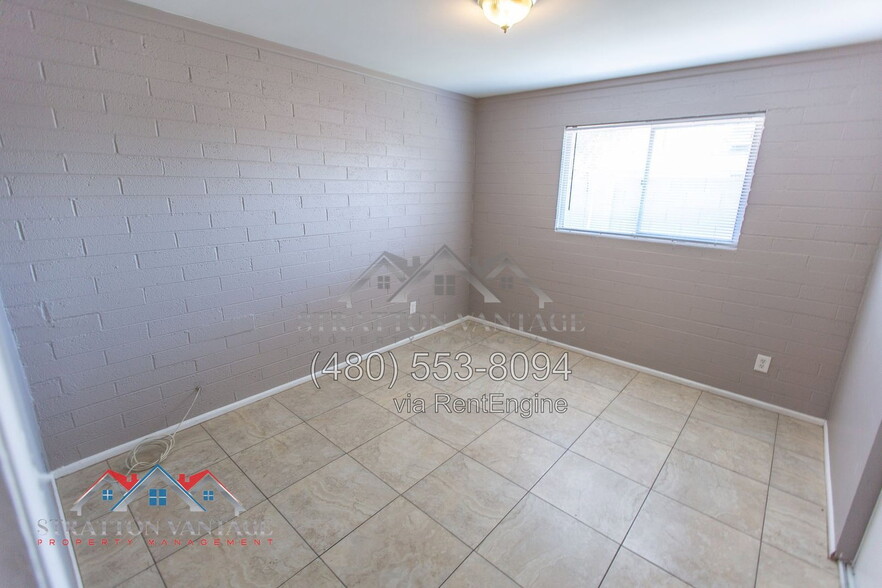 Building Photo - 2028 N 26th Pl