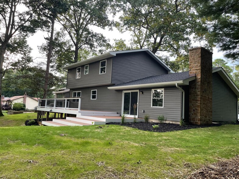 Building Photo - 6580 Fairway Dr W