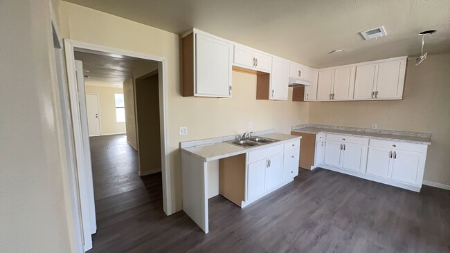 Building Photo - Remodeled 5 bedroom 3 bathroom home!!