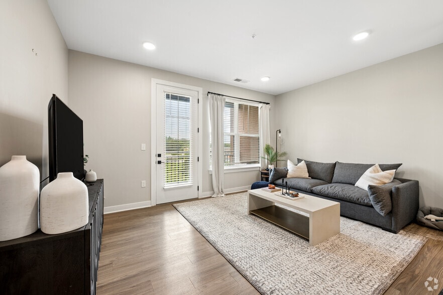Model - 1BR, 1BA - 757SF - Living Room - Federal Hill