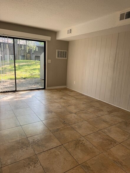 Building Photo - 115 Beechnut St