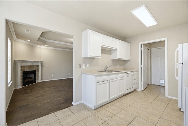 Building Photo - 6301 SW Meadow Well Ave