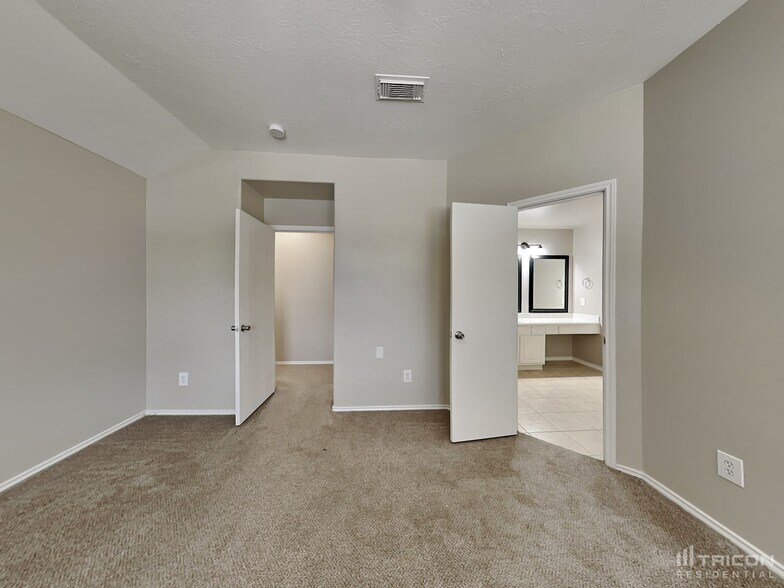 Building Photo - 13123 Sandhill Park Ln