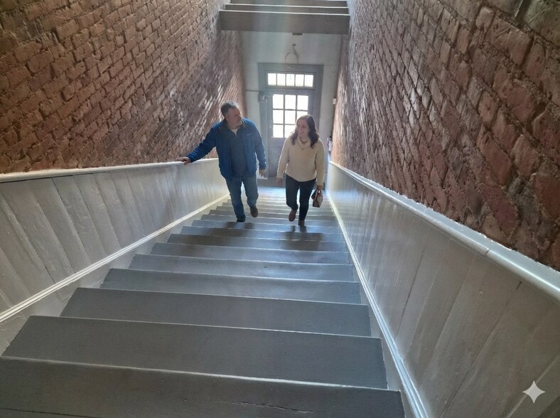 Building Photo - 36 Pleasant St