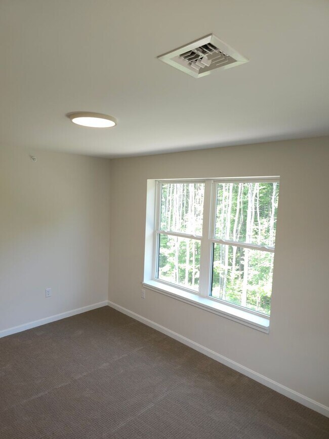 Building Photo - Village at Autumn Pond II: Corner 2 Bedroo...
