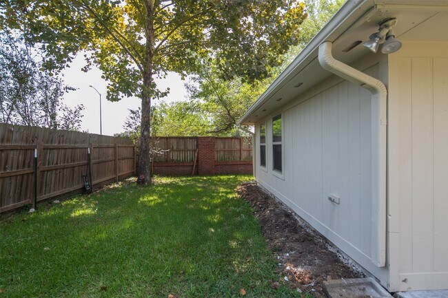 Building Photo - 2935 Auburn Dr