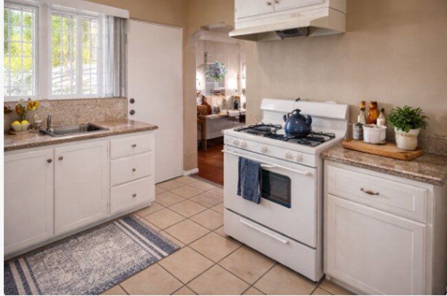 Building Photo - LB0211