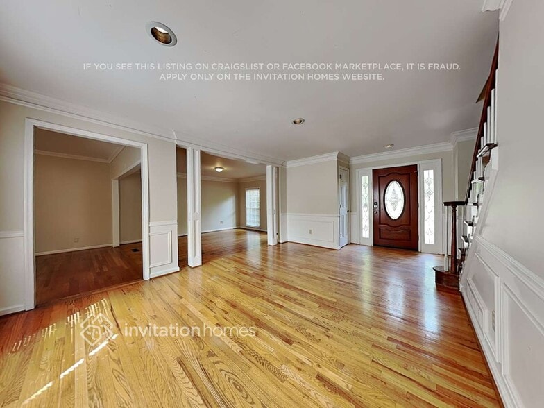 Building Photo - 9320 N Lake Dr