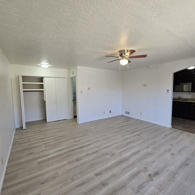 Building Photo - 358 Pueblo Solano Rd NW