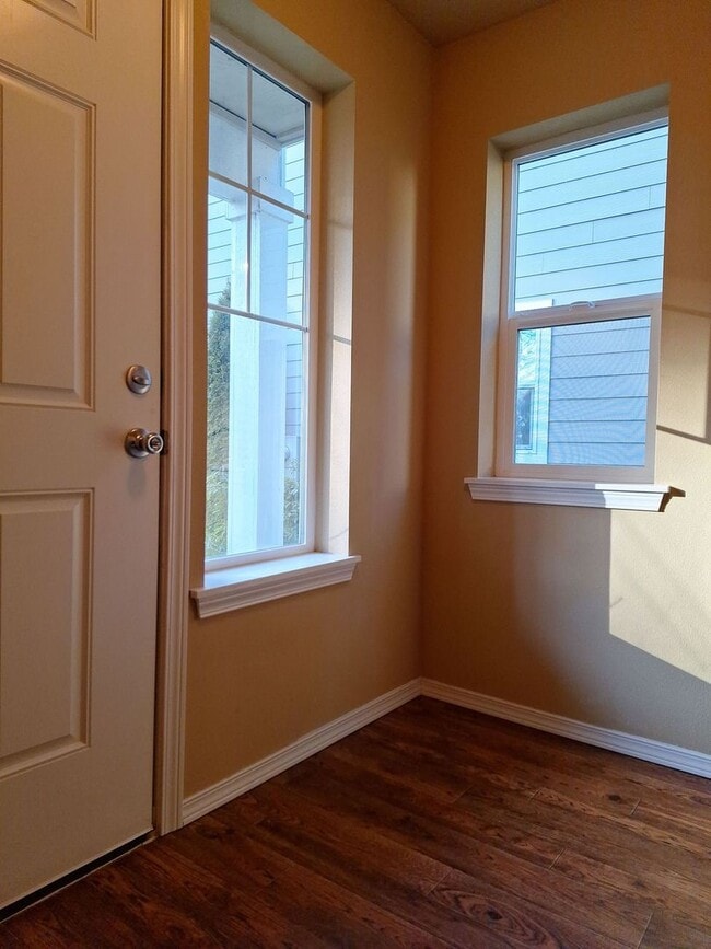 Building Photo - Central Valley Area - 2 Story Home (3Bed, 2.5 Bath)