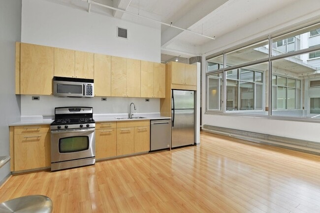 Building Photo - 700 N Washington Ave