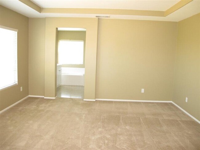 Building Photo - Four Bedroom Three Bathroom Home in Murrieta!