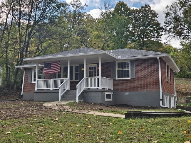 Building Photo - 929 Due W Ave N