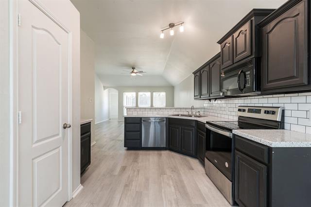 Building Photo - 912 Hidden Oaks Dr