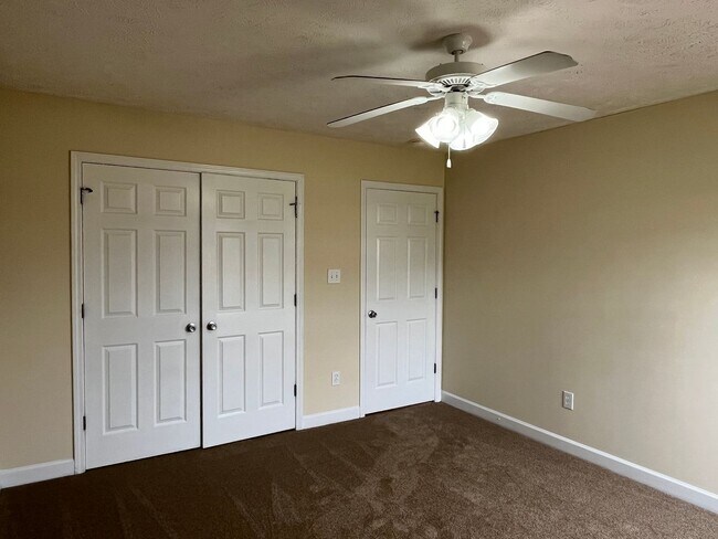 Building Photo - Charming 4 Bed, 2 Bath Home in Raeford