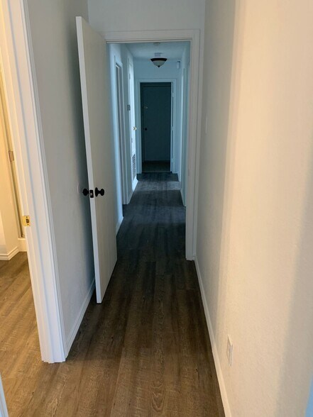 Building Photo - 2701 Woodlake Pkwy