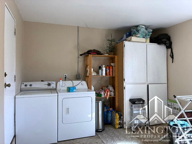 Building Photo - Lovely, 3BD/1BA Home, in Carmichael Neighb...