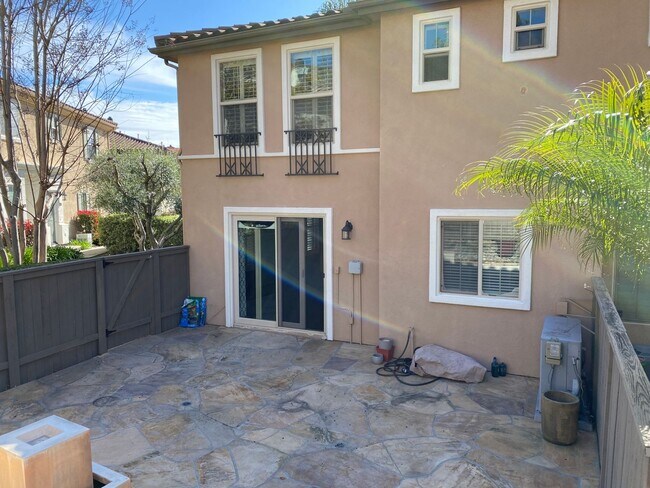 Building Photo - Beautiful Townhouse in Escala