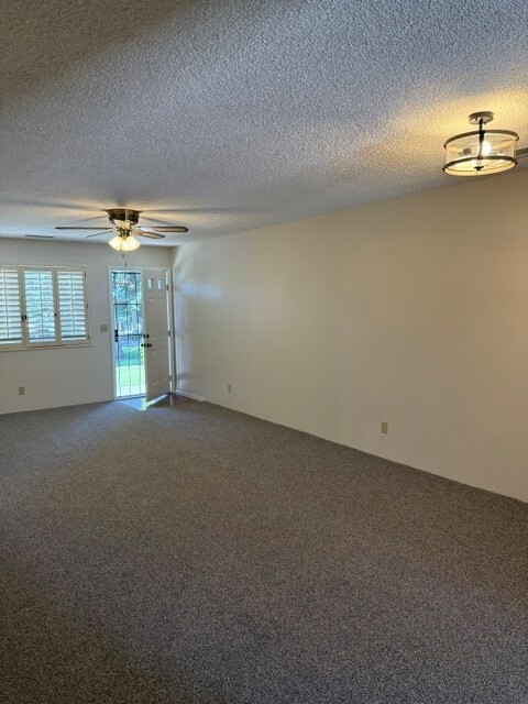 Building Photo - 333 Rim Rock Cir