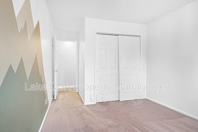Building Photo - 1525 E Woodland Dr