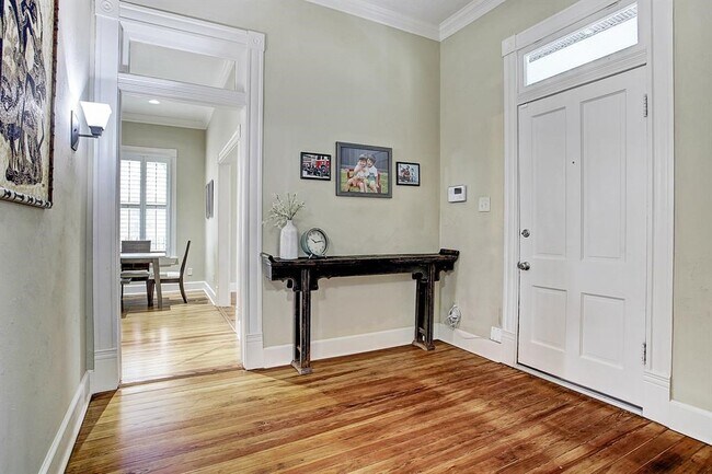 Building Photo - 1247 Oxford St