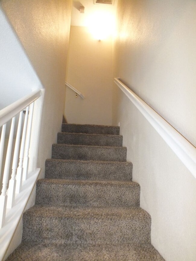 Building Photo - Cameron Park 2/1.5 townhouse style apt