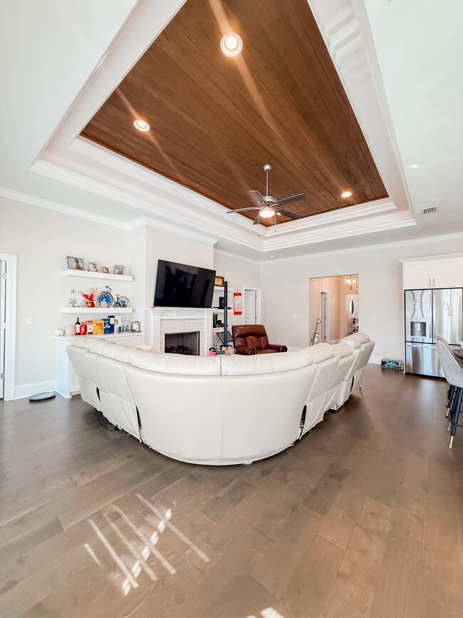 Building Photo - 5742 Vlg Rdg Ln