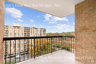 Building Photo - Lovely 2 BD/2BA at The Brittany!