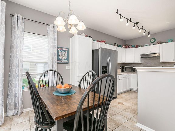 Dining Room - 657 Grove Cir