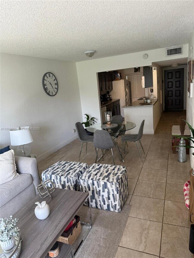 Building Photo - 9984 Nob Hill Ct