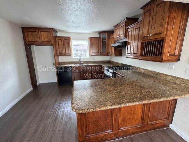 Building Photo - 2425 W Cameron St