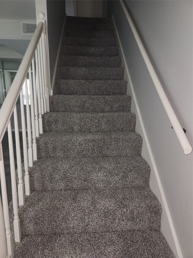 Building Photo - 10352 Longmont Dr