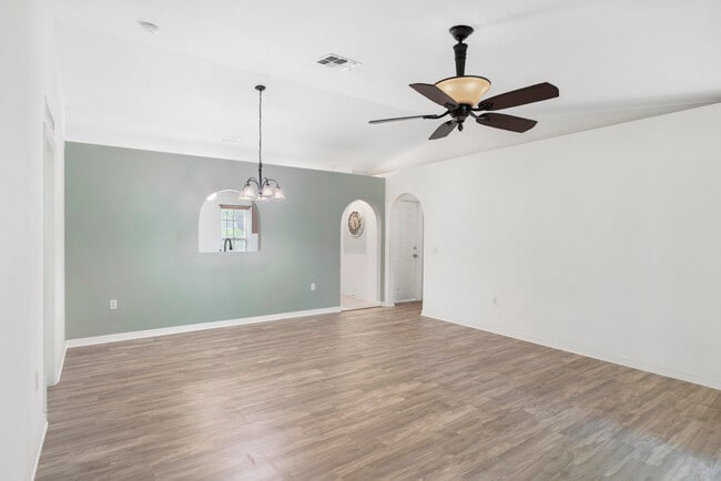 Building Photo - 2575 12th Square SW