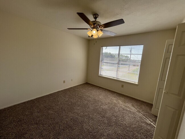 Building Photo - 2918 Prairie Flower Cir
