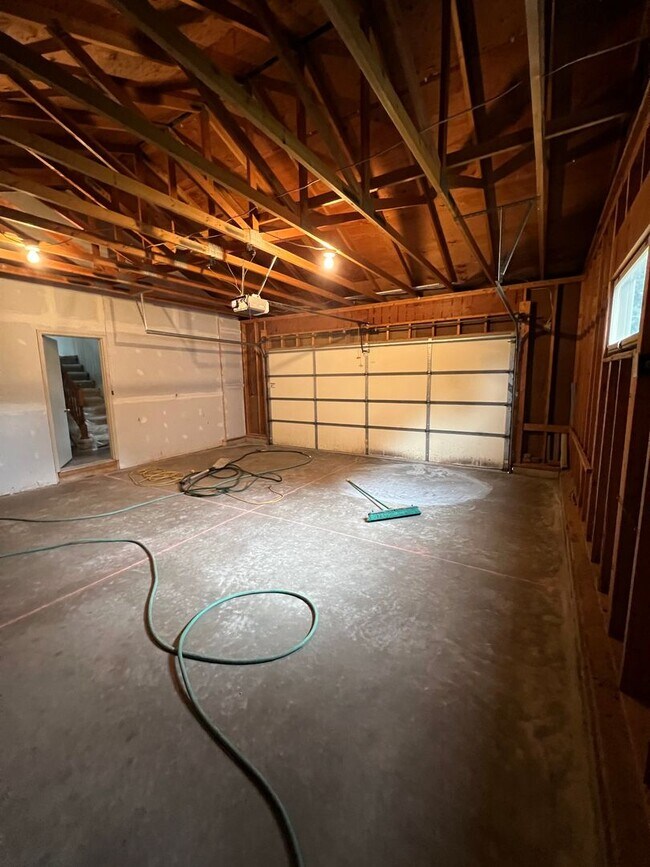 Building Photo - ~Applications Pending~ RENT SPECIAL ~ HOLIDAY MERRINESS ~ Beautiful 4 bedroom cul-de-sac home for...