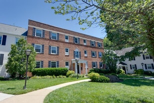 Building Photo - 1303 S Walter Reed Dr