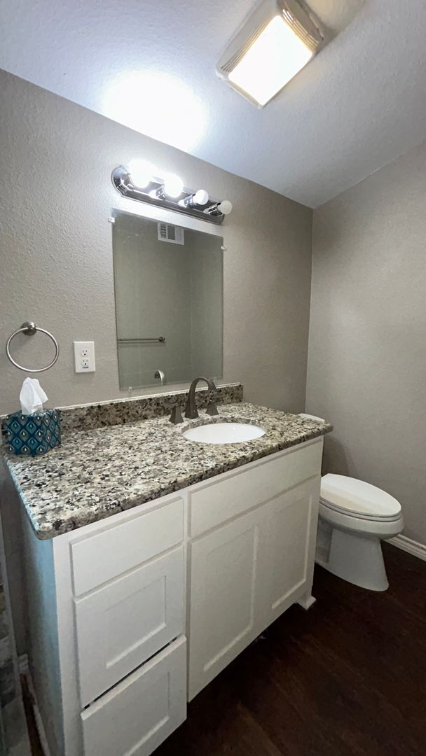 Building Photo - Charming 3 Bedroom/3 Bath Near TCU