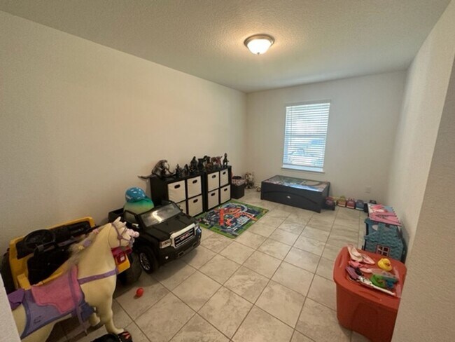 Building Photo - Coming soon... Beautiful 3 bedroom 2 bath ...