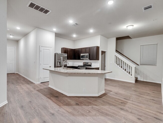 Building Photo - 407 Magnolia Ln