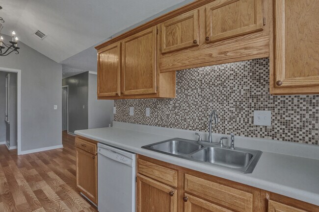 Building Photo - 4 Bedroom with Large Yard in Brandon, MS