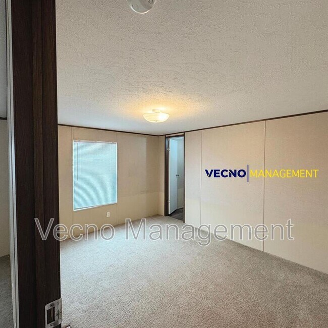 Building Photo - 842 Corinne Dr